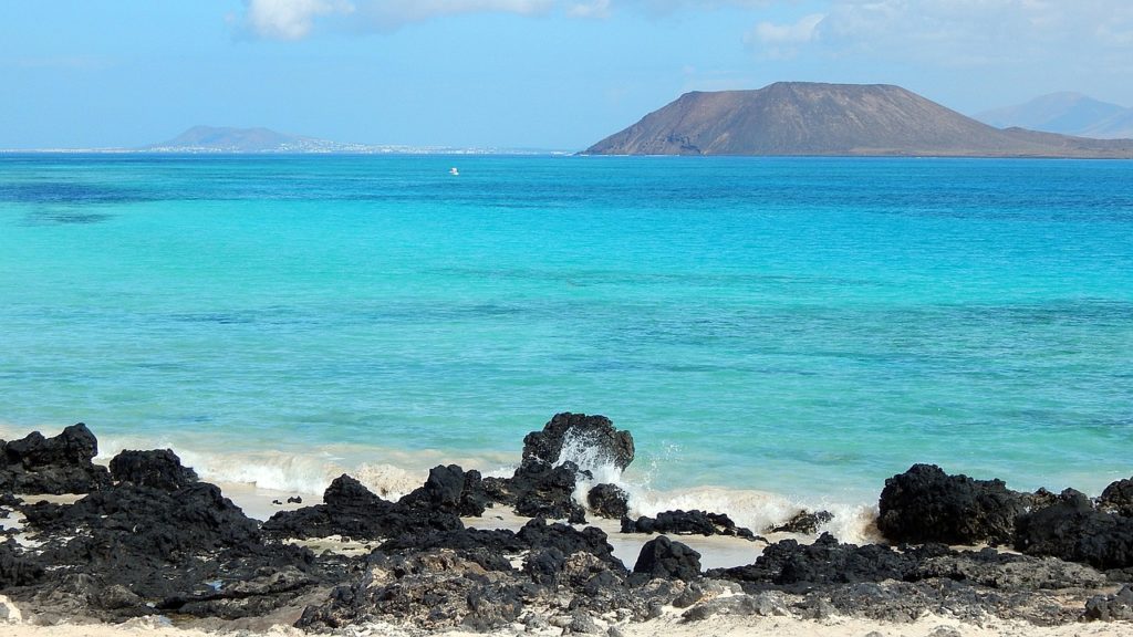 Plage bleue turquoise